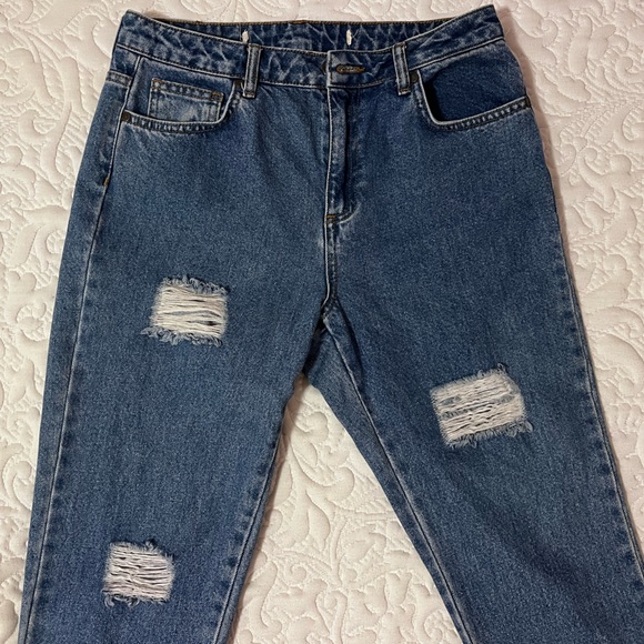 Floral detailed high-rise ripped mom style jean - Picture 2 of 4